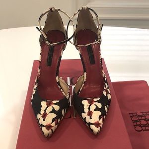 Carolina Herrera Heels Size 36